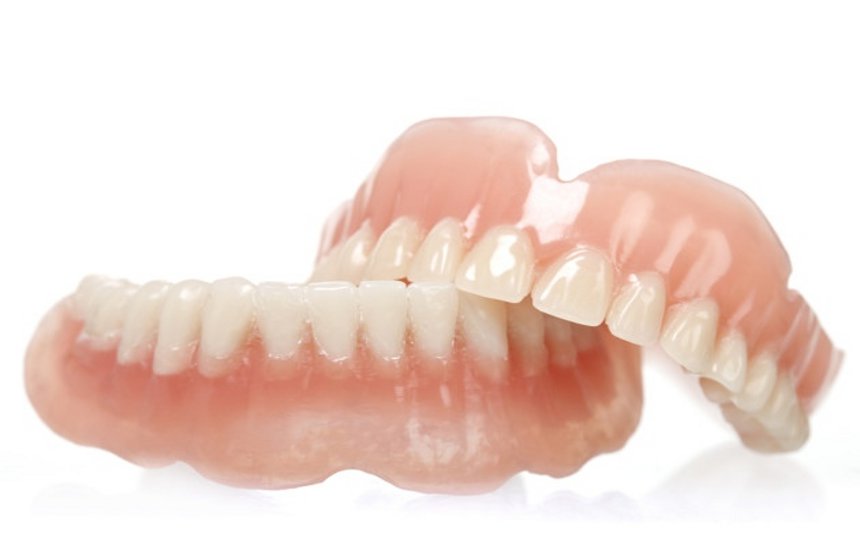 Puede ser calculado Autocomplacencia Goma Cómo limpiar las dentaduras postizas? | Grup Dr. Bladé